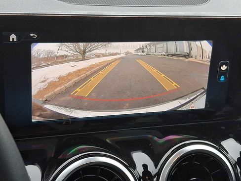 Used 2026 Mercedes-Benz GLB 250 4MATIC image 15