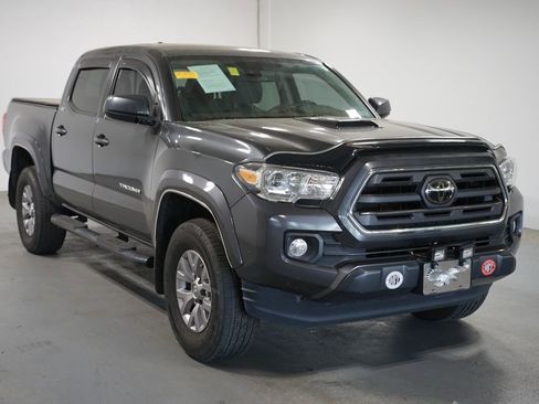 Used 2019 Toyota Tacoma SR5 RWD image 3