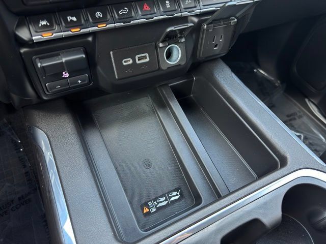 Used 2020 Chevrolet Silverado 1500 LTZ w/ LTZ Plus Package AWD/4WD image 20