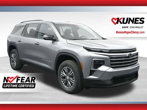 New 2026 Chevrolet Traverse LT w/ Driver Confidence Package image 1