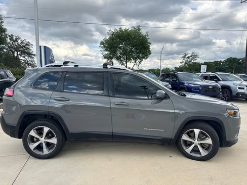 Used 2020 Jeep Cherokee Limited FWD image 2