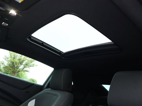 Used 2023 Chevrolet Camaro SS RWD image 19
