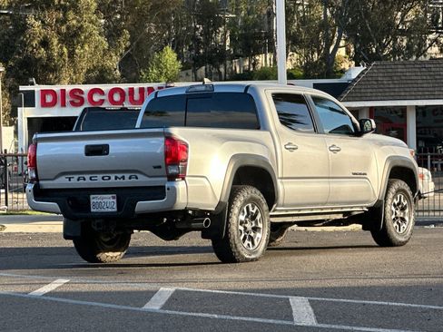 Used 2019 Toyota Tacoma TRD Off-Road image 5