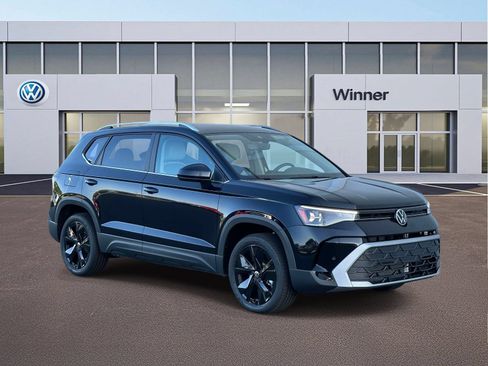 New 2026 Volkswagen Taos SE FWD image 8