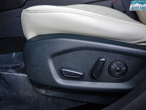 Used 2019 Ford Explorer Platinum image 12