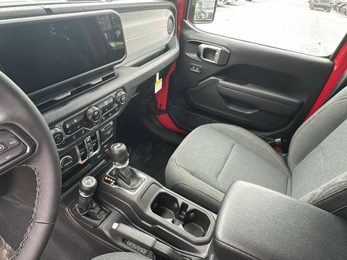 New 2025 Jeep Wrangler Sport S image 31