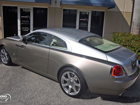 Used 2015 Rolls-Royce Wraith image 16