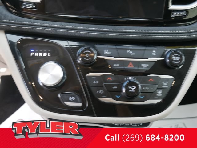Used 2024 Chrysler Pacifica Limited FWD image 32