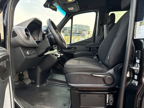 Used 2025 Mercedes-Benz Sprinter 2500 image 22