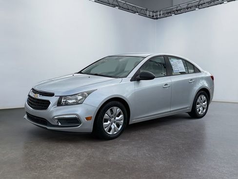 Used 2015 Chevrolet Cruze LS FWD image 7