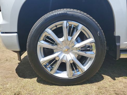 New 2026 Chevrolet Silverado 1500 High Country AWD/4WD image 7
