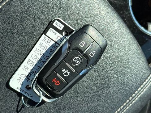 Used 2017 Ford Edge Titanium w/ Equipment Group 302A AWD/4WD image 21