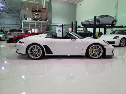 Used 2019 Porsche 911 Speedster RWD image 4