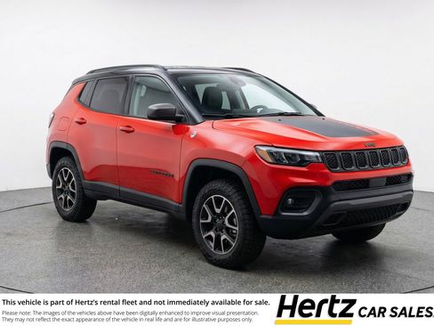 Used 2025 Jeep Compass Trailhawk AWD/4WD image 1