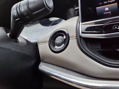 Used 2024 Jeep Compass Limited image 22