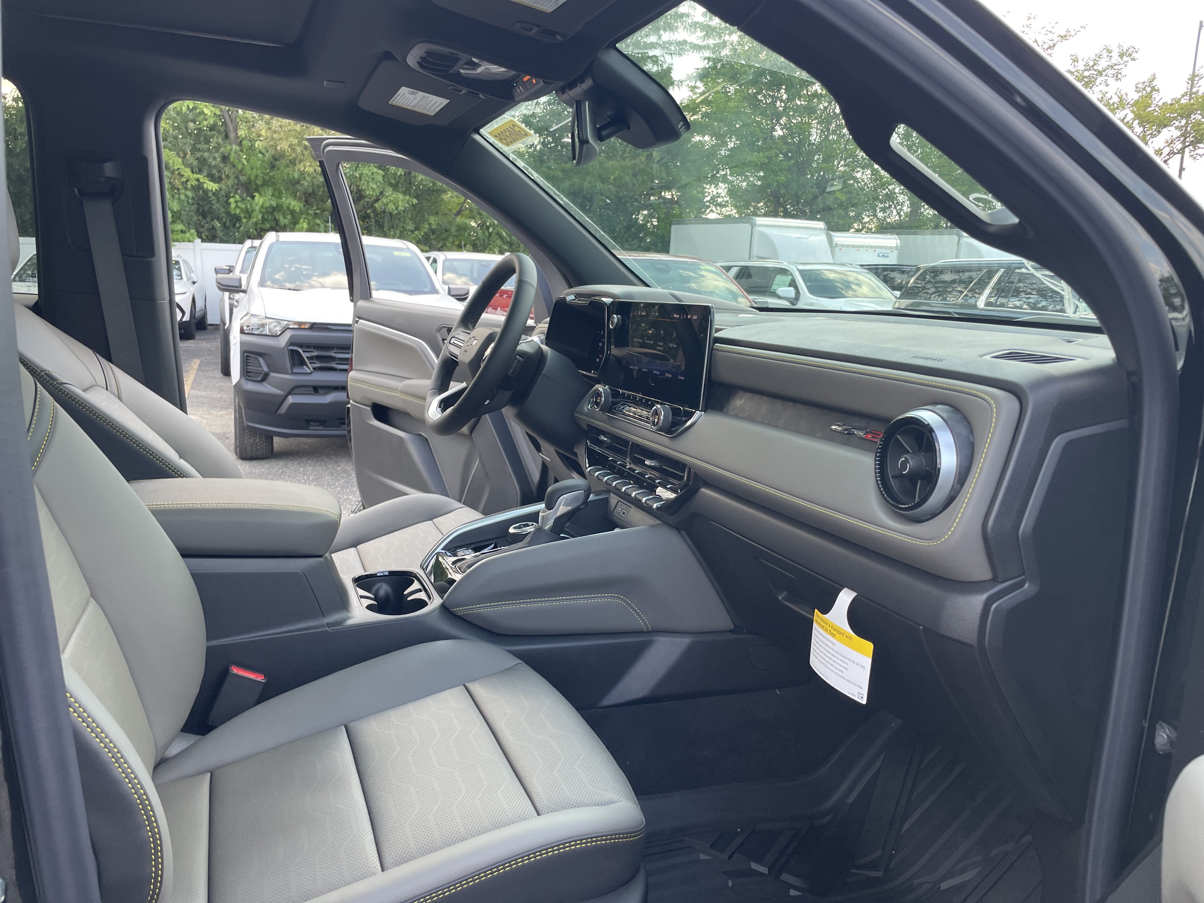 New 2026 Chevrolet Colorado ZR2 w/ Technology Package AWD/4WD image 29