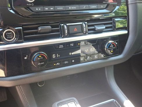Used 2024 Nissan Pathfinder SV AWD/4WD image 15