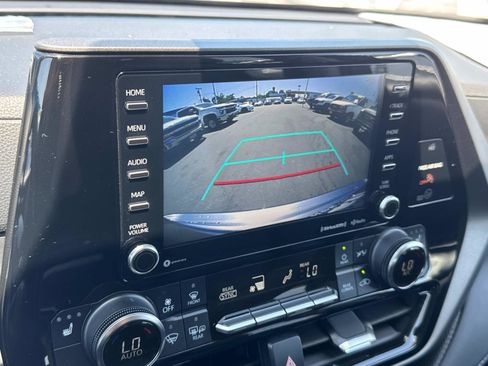 Used 2022 Toyota Highlander XLE image 30