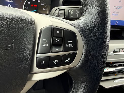 Used 2022 Ford Explorer XLT AWD/4WD image 18