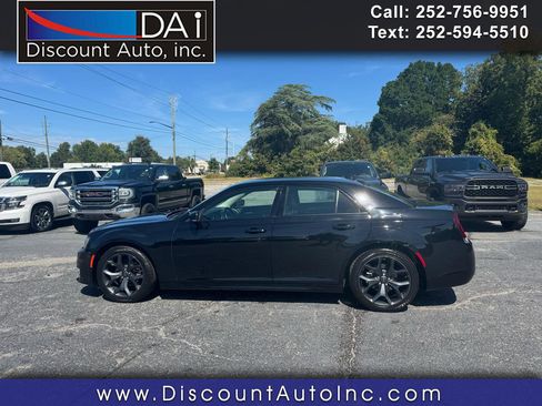 Used 2022 Chrysler 300 Touring L w/ Comfort Group image 1