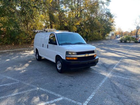 Used 2020 Chevrolet Express 2500 w/ Driver Convenience Package image 3