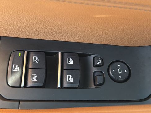 Used 2021 BMW X6 sDrive40i w/ M Sport Package image 18