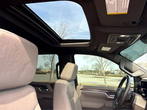 Used 2025 Chevrolet Silverado 1500 LTZ w/ Z71 Off-Road Package image 8