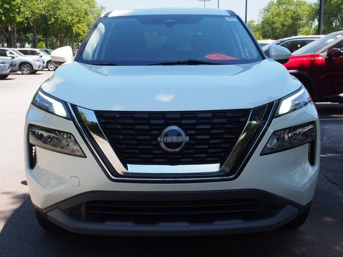 Used 2023 Nissan Rogue SV FWD image 2