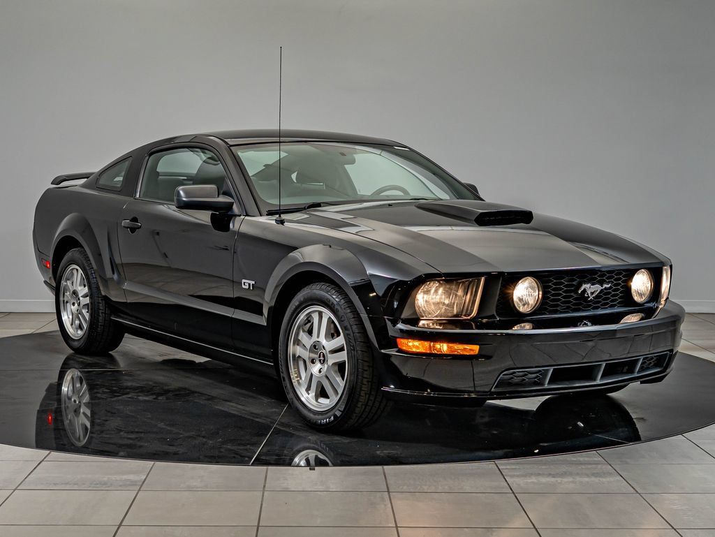 Used 2008 Ford Mustang GT RWD image 3