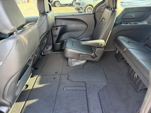 New 2026 Chrysler Pacifica Select image 29