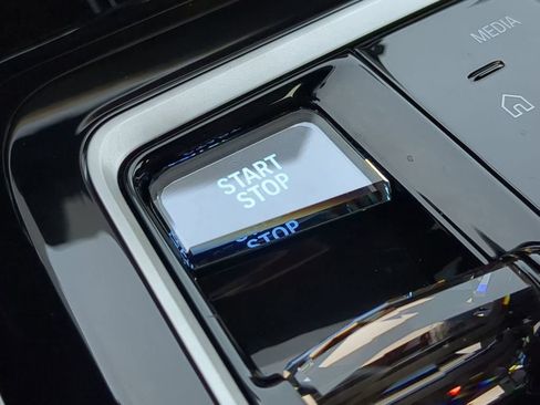 Used 2024 BMW i7 xDrive60 image 28