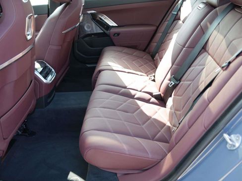 Used 2025 BMW i7 xDrive60 image 7