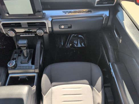 Used 2025 Toyota Tacoma TRD Sport image 29