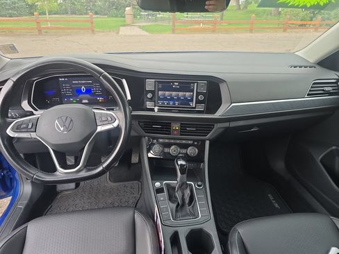 Used 2022 Volkswagen Jetta SE FWD image 13