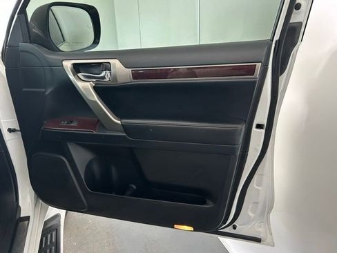 Used 2018 Lexus GX 460 Premium w/ Premium Package AWD/4WD image 24