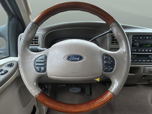 Used 2004 Ford Excursion Limited image 25