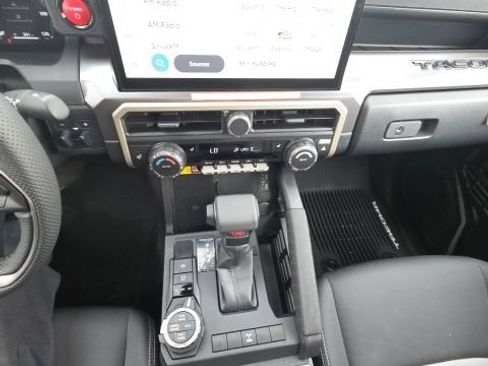 Used 2025 Toyota Tacoma TRD Off-Road AWD/4WD image 10
