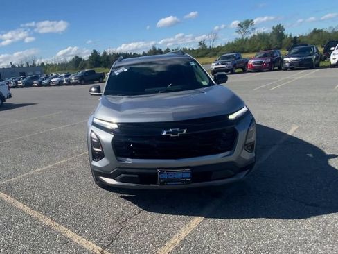 Used 2025 Chevrolet Equinox LT w/ Safety and Technology Package AWD/4WD image 3