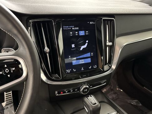 Used 2019 Volvo S60 T6 R-Design image 13