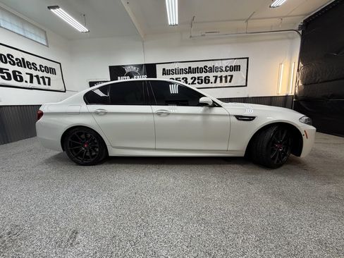 Used 2013 BMW M5 w/ Executive Pkg RWD image 2