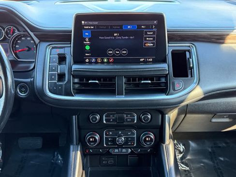 Used 2021 Chevrolet Suburban Z71 w/ Luxury Package image 16