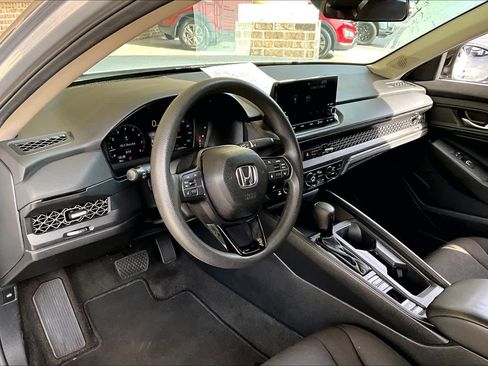 Used 2025 Honda Accord SE image 18