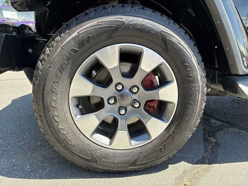 Used 2022 Jeep Wrangler Unlimited Sahara w/ LED Lighting Group AWD/4WD image 18