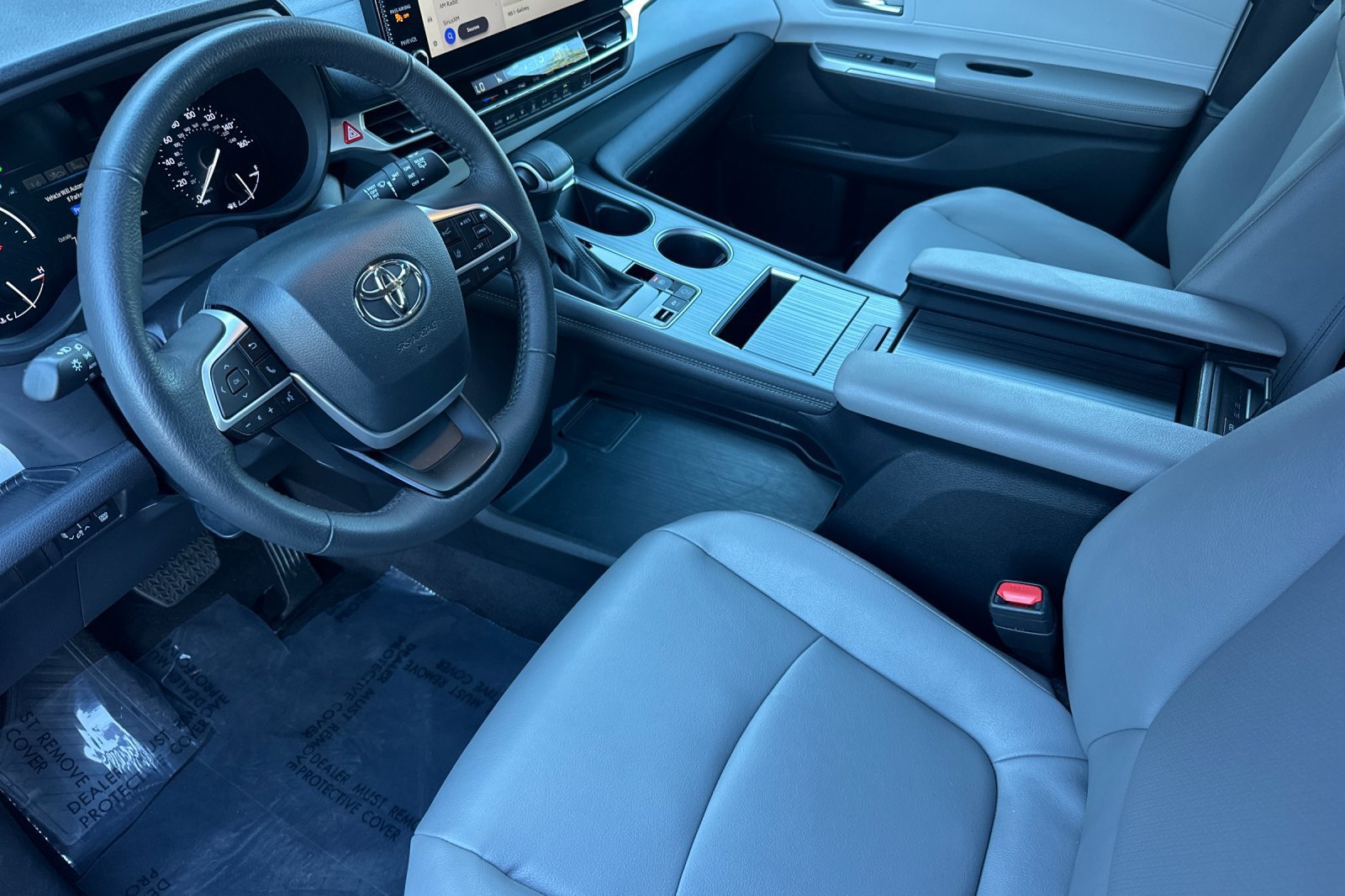 Certified 2025 Toyota Sienna XLE FWD image 12