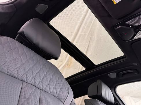 New 2026 BMW X7 M60i image 17