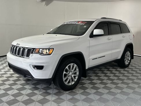 Used 2021 Jeep Grand Cherokee Laredo RWD image 4