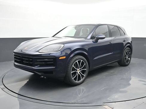 Certified 2024 Porsche Cayenne AWD/4WD image 1