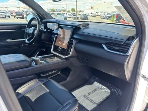 Used 2025 GMC Acadia Elevation w/ Elevation Premium Package AWD/4WD image 37