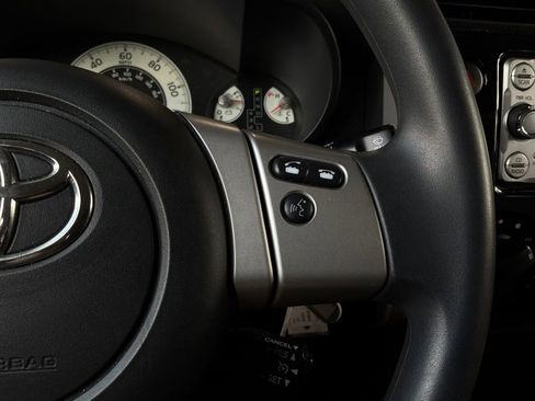 Used 2013 Toyota FJ Cruiser 4WD image 29