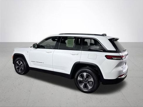 Certified 2023 Jeep Grand Cherokee 4WD 4xe w/ Luxury Tech Group II image 9